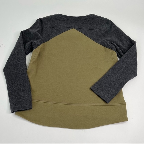 The North Face Gray and Olive Crew Neck Sweater - Picture 3 of 13